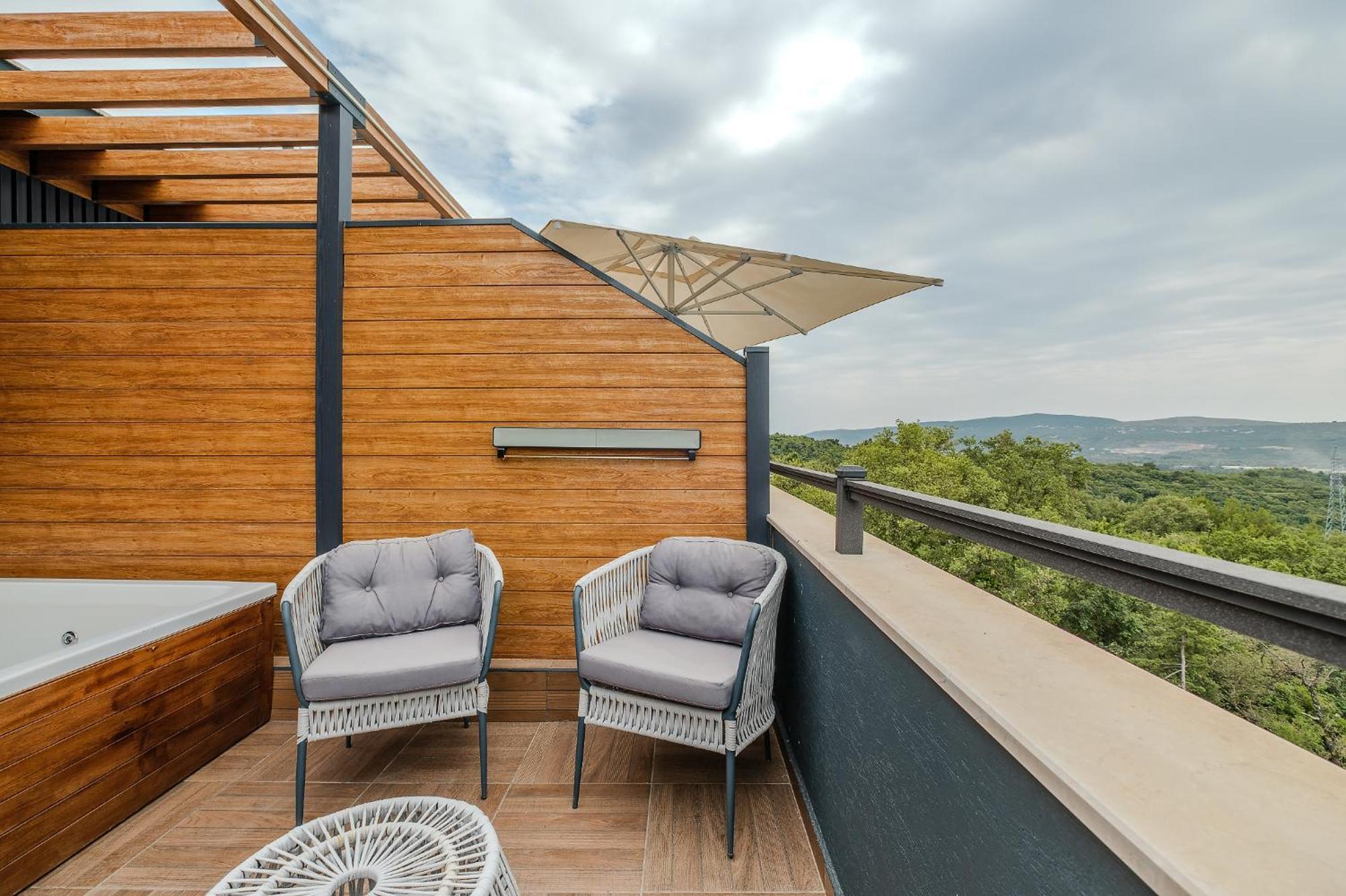Montenegro Lodge Kavač 部屋 写真 Terrace