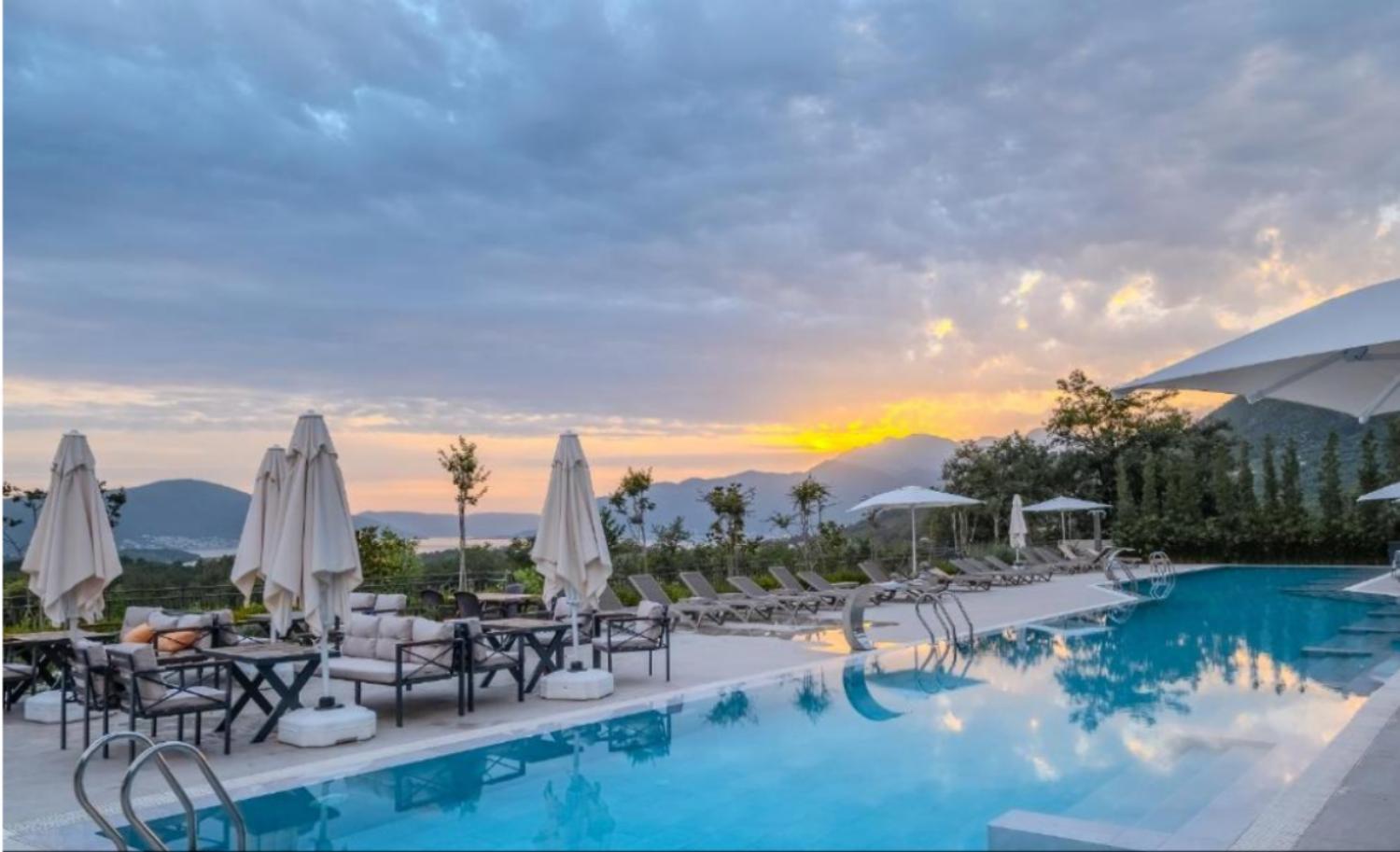 Montenegro Lodge Kavač エクステリア 写真 Sunset at the hotel